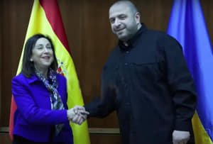 Visita ministro Defensa Ucrania