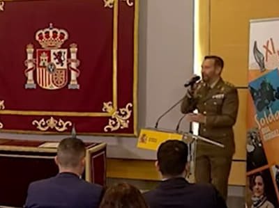 Un Tcol. canta